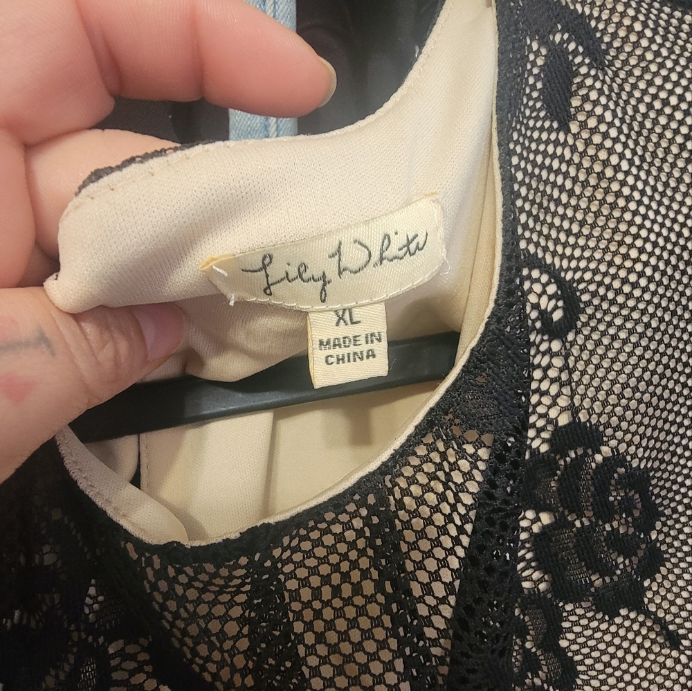 Lace top. - Picture 3 of 3